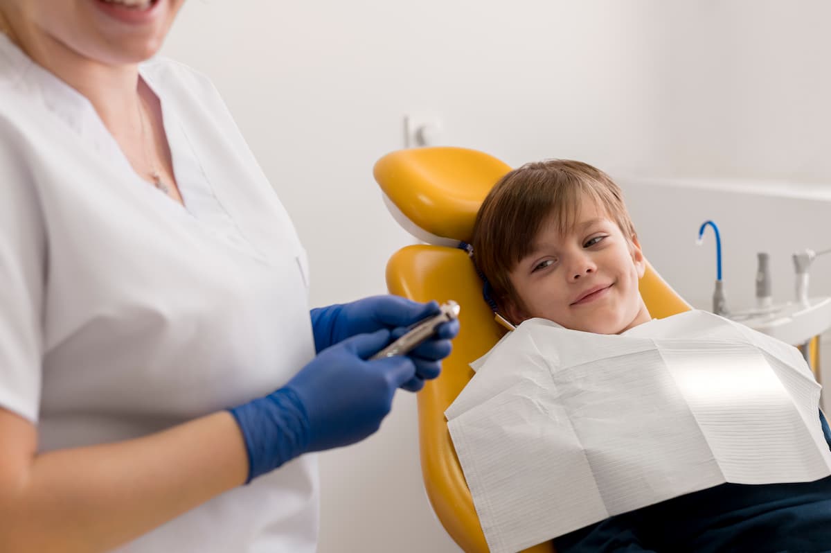 Consulta odontopediátrica infantil humanizada com a Dra. Daniele Tavares na Tijuca RJ